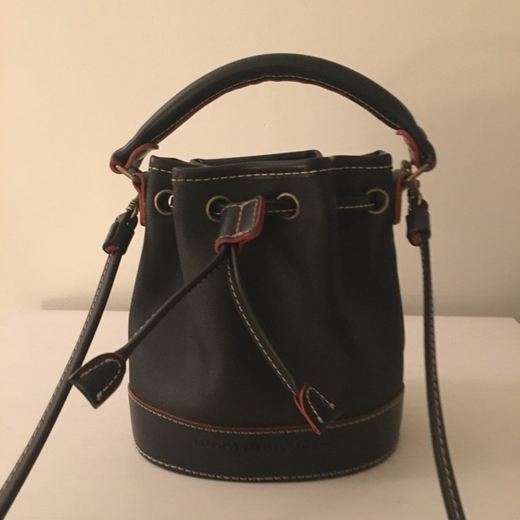 Tommy Hilfiger Handbags - Tommy Hilfigier crossbody bag Tommy Hilfiger Handbags - Tommy Hilfigier crossbody bag